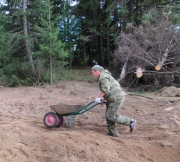 С.н.с. Сурков Д.А. во время рекультивации раскопа