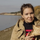 Наша помощница Валентина Захарова со своей находкой - фрагментом челюсти шерстистого носорога!